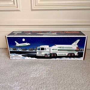 Hess Toy Truck with Space Shuttle and satellite - 1999 edition. New in Box
